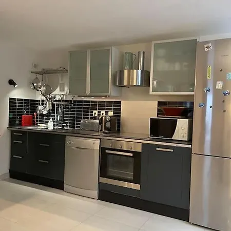 Le Sarana : 75m2, Calme, Belle Vue Avec Terrasse. Apartment *
