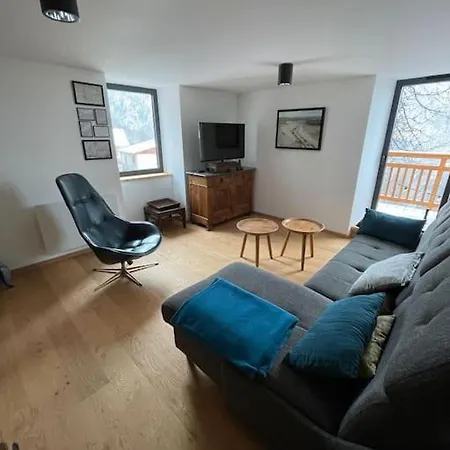 Le Sarana : 75m2, Calme, Belle Vue Avec Terrasse. *